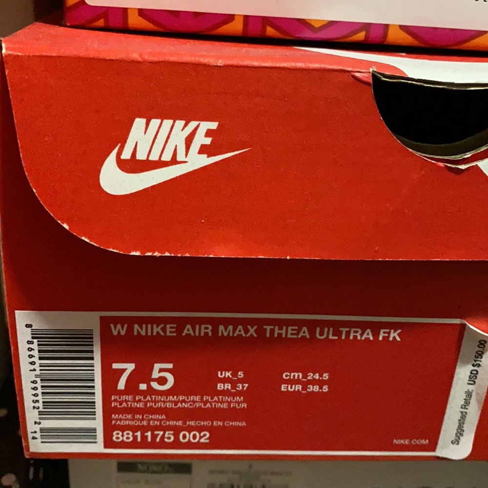 Nike - Picture 5 of 5